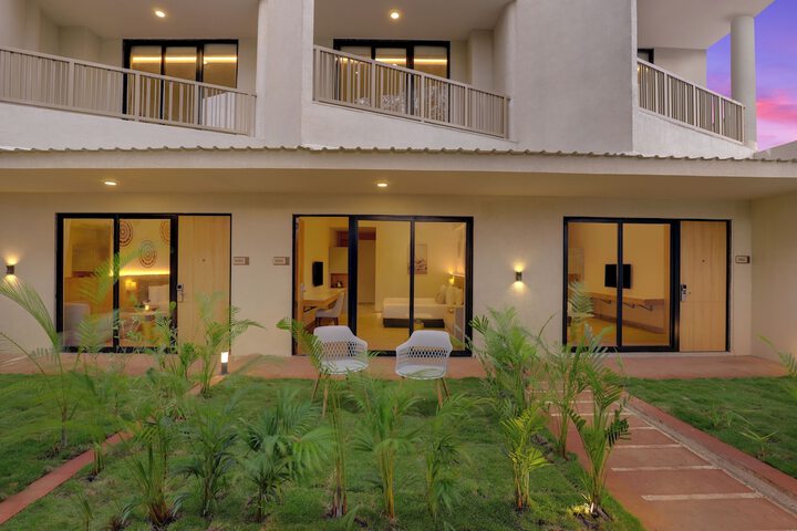 Hotel Exterior 68 of 68