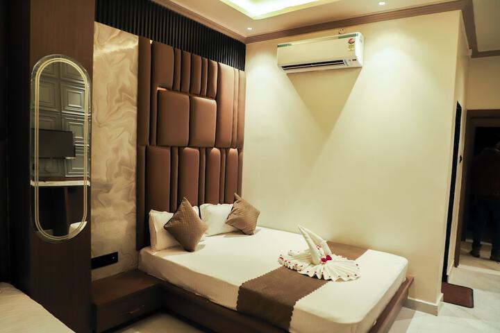Room 15 of 33