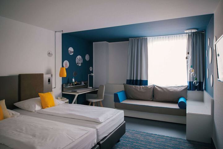 Room 18 of 80