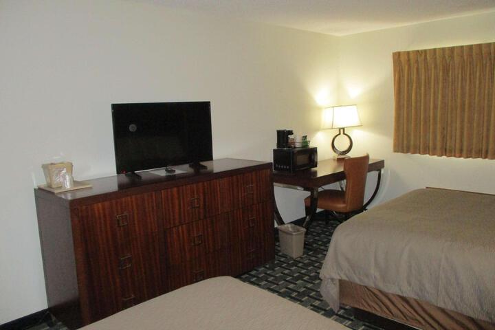 2 Queen Beds (4 of 9)