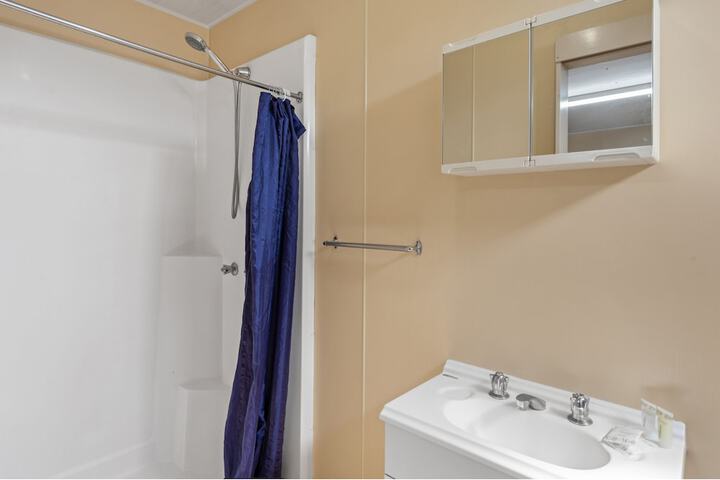 Room 6 of 12