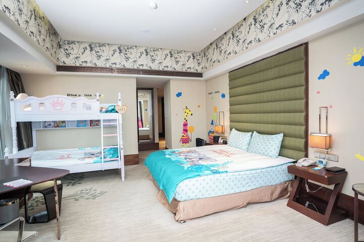 Room 14 of 100