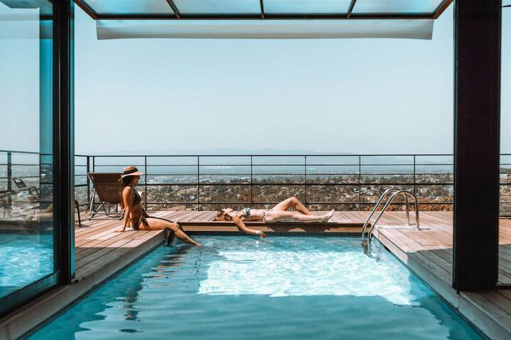 Hotel Pool