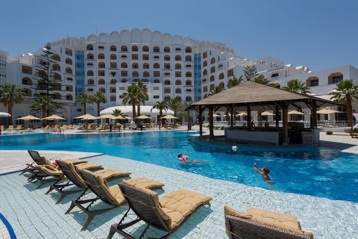 Hotel with Pool
