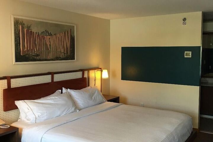 Room 9 of 30