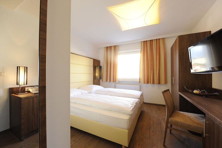 Room 6 of 49