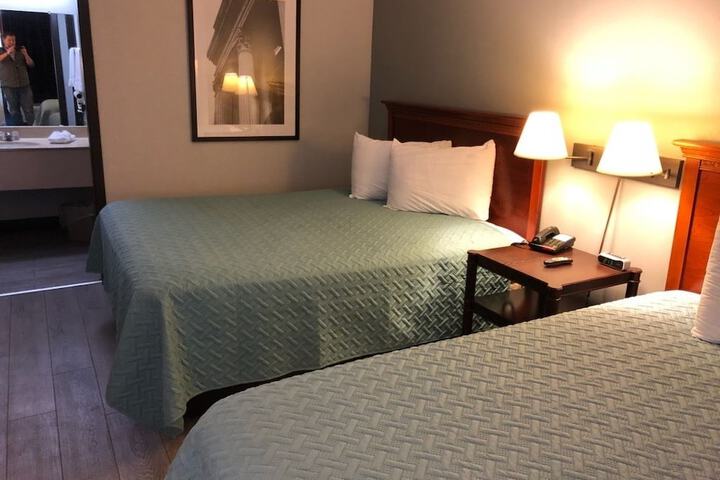 2 Queen Beds (7 of 7)