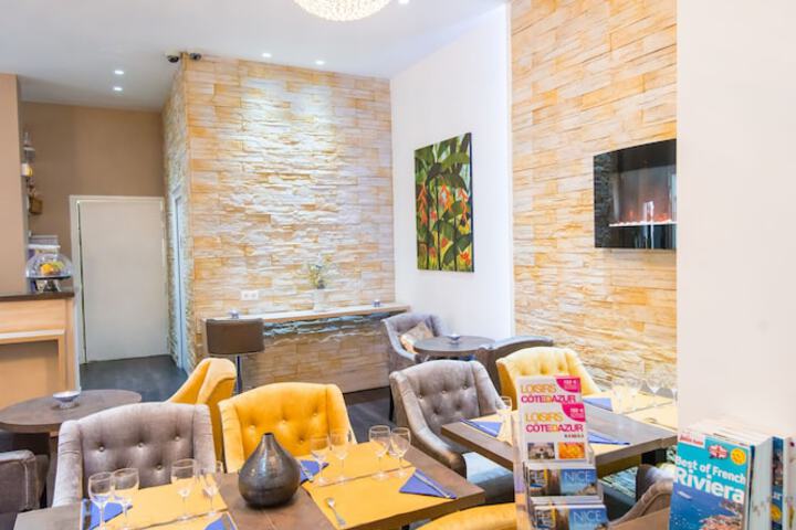 Guest Lobby