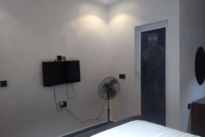 Room 11 of 39