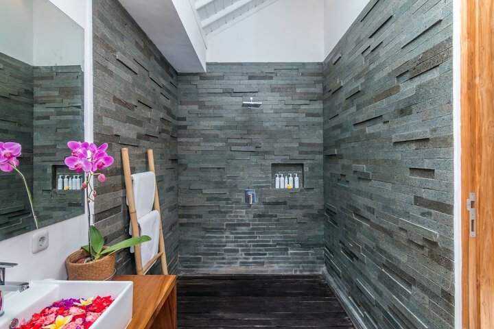 Room 10 of 34