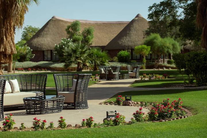Hotel Exterior 194 of 221