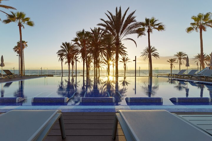 Hotel Pool