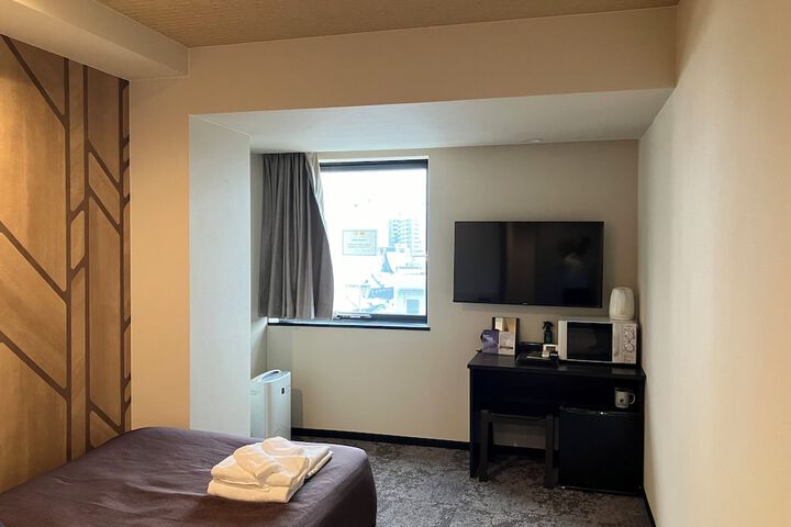 Room 6 of 24