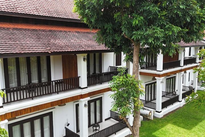 Hotel Exterior 209 of 277