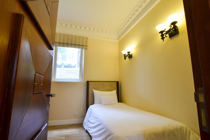 Room 9 of 160