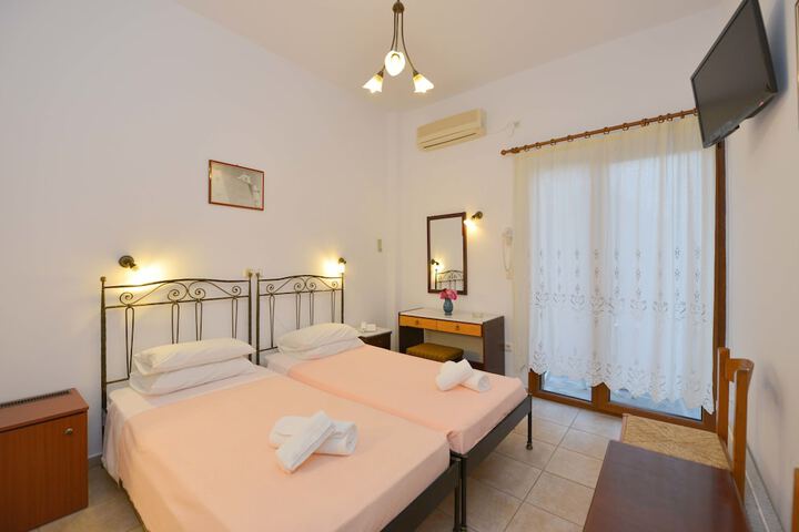 Room 3 of 33