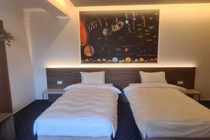 Room 15 of 21