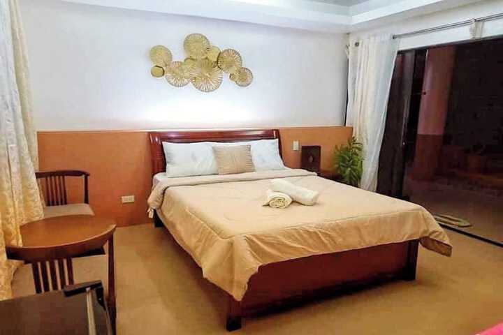 Room 9 of 14