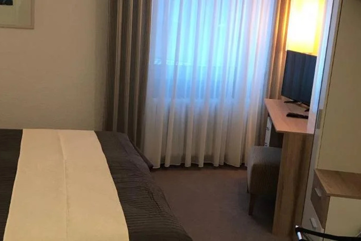 Room 2 of 11