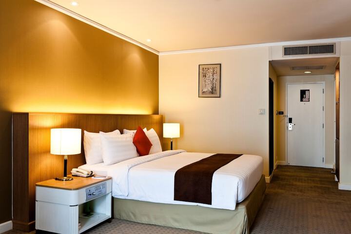 Room 10 of 100