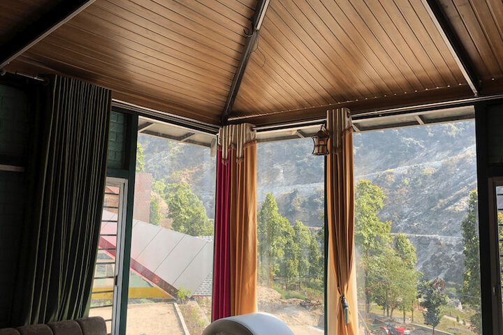 Room 9 of 36