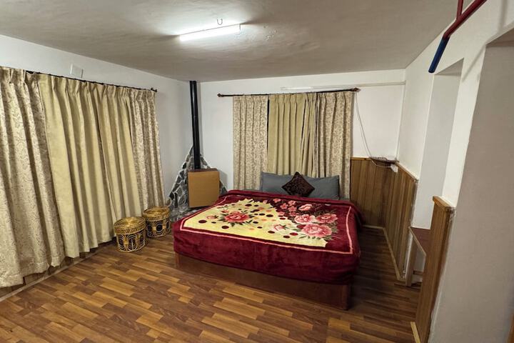 Room 3 of 8