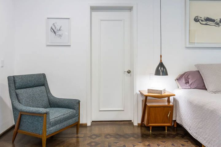 Room 72 of 293