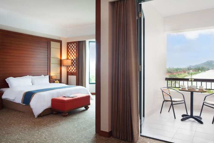 Room 4 of 75