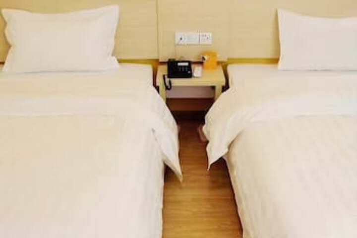 Room 6 of 6