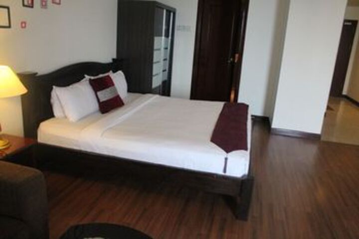 Room 32 of 83