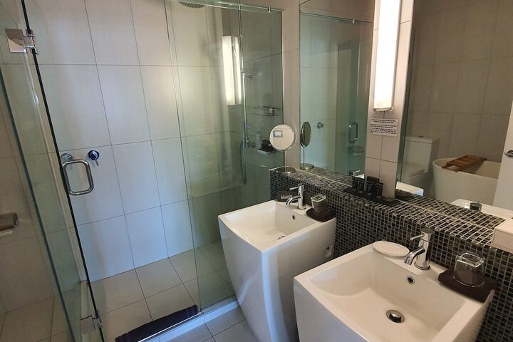Deep soaking bathtub