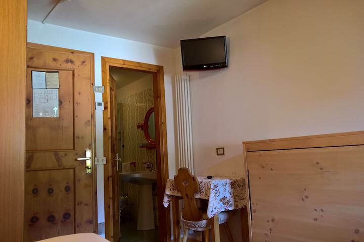 Room 20 of 63