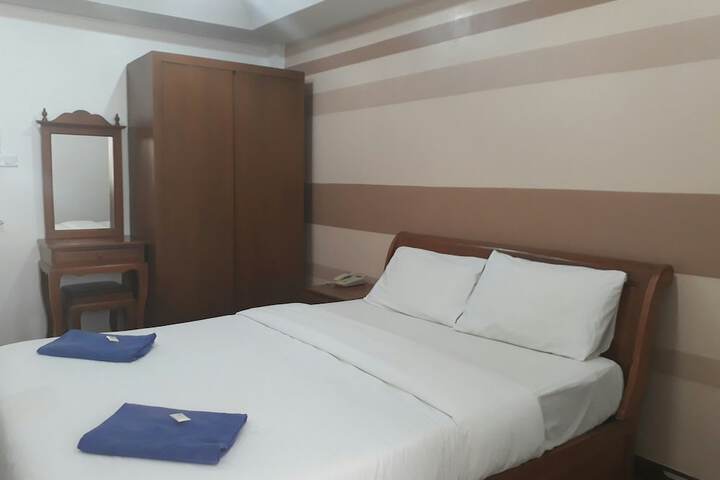Room 6 of 51