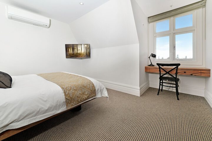Room 13 of 42