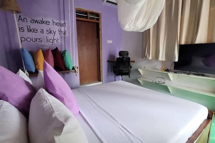 Room 11 of 80
