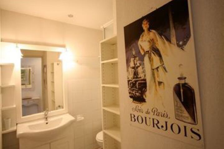 Room 2 of 7