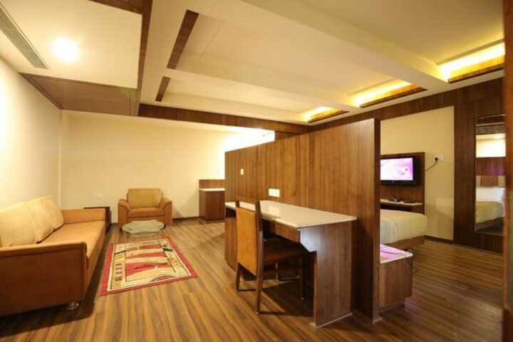 Room 6 of 10