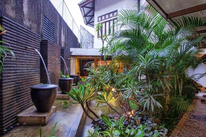 Hotel Entry