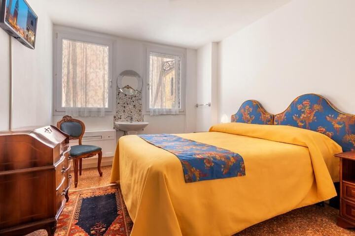 Room 24 of 65