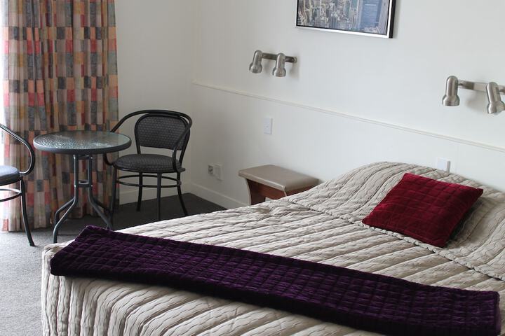 Room 10 of 32