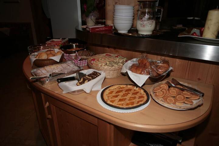 Dining 12 of 33