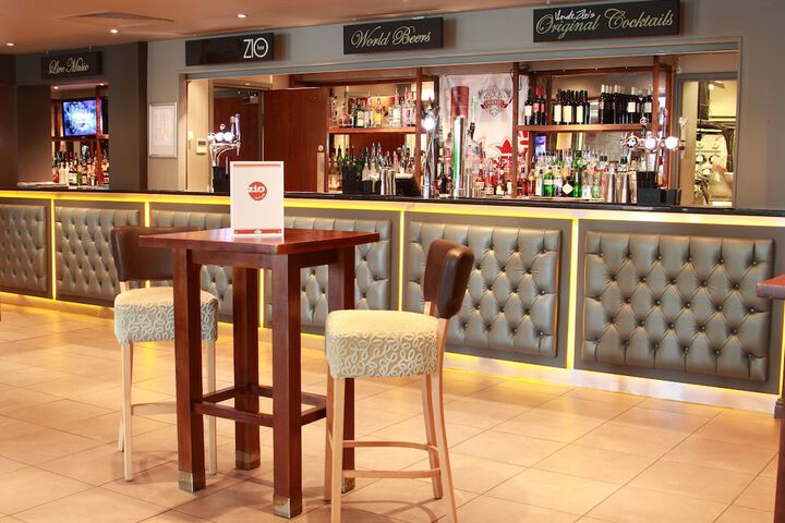 Lounge 94 of 147