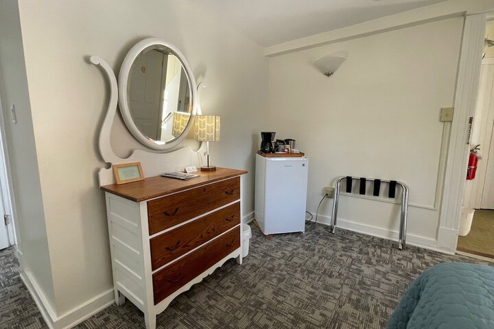Room 49 of 99