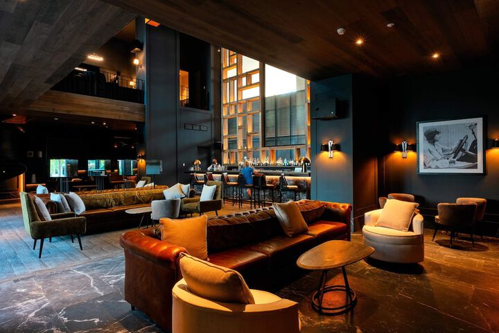 Lounge 114 of 134