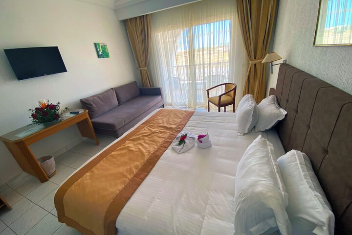 Room 25 of 145