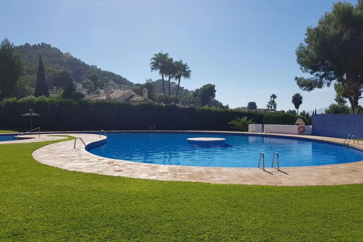 Pool 15 of 26