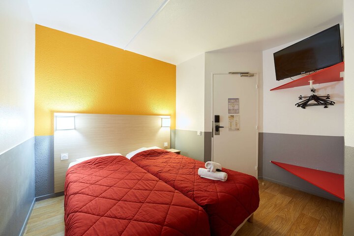 Room 9 of 26