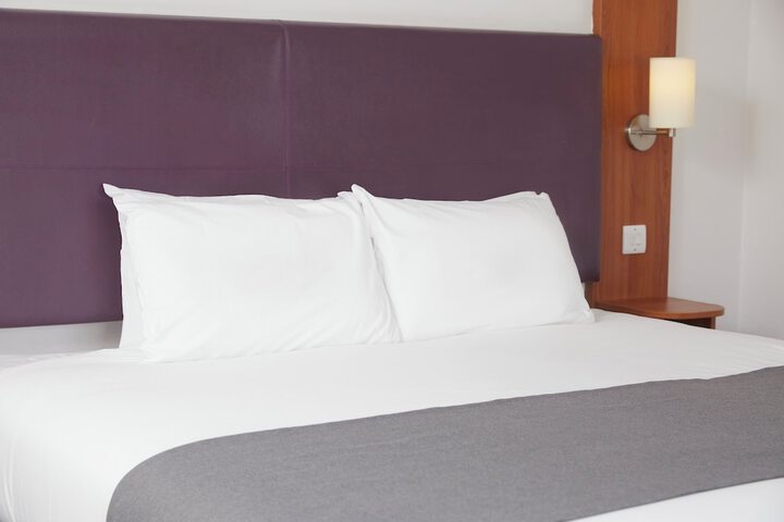 Room 28 of 74