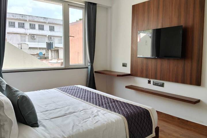 Room 12 of 33