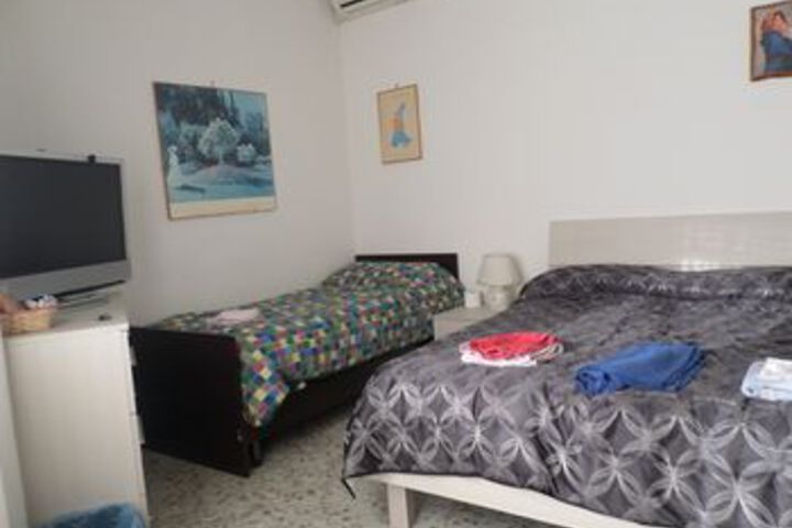 Room 10 of 20